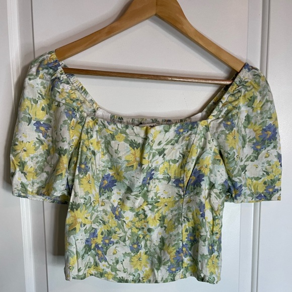 Abercrombie and Fitch Floral Crop Top Size Medium - Picture 2 of 4